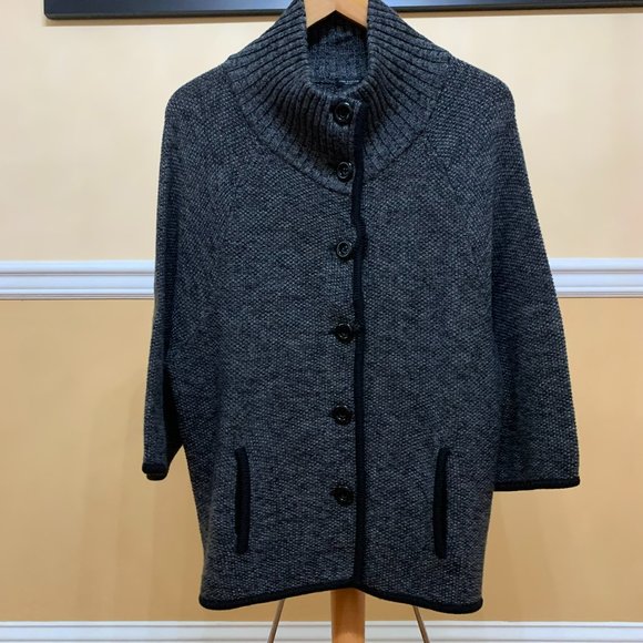 Women's Sweater - Picture 1 of 2